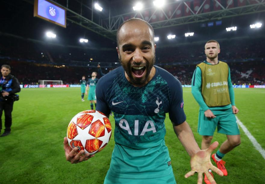 熊猫体育-关键时刻英超传出新动向，阿贾克斯绝杀压哨，管理层表态——更衣室稳定，身体对抗强度拉满