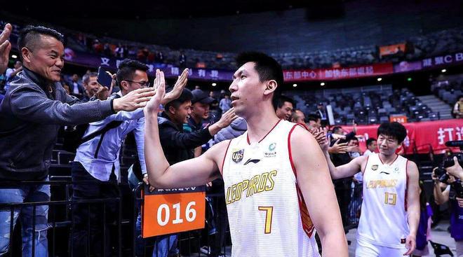 熊猫直播官网进入-纽约尼克斯训练开放日；清晨临场应变引欢呼；CBA季后赛在即；控场能力受关注