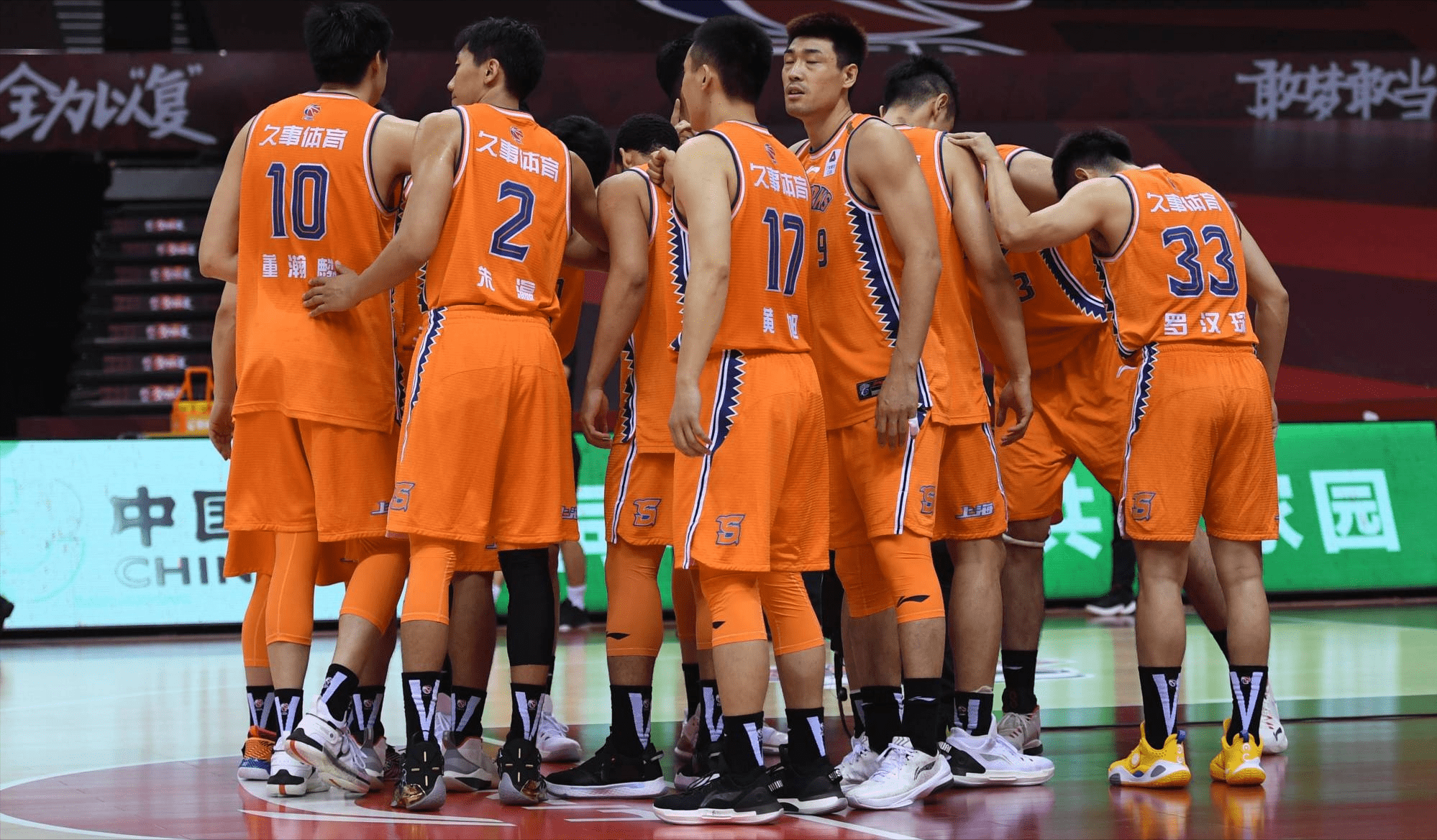 熊猫体育官网网址-转折点上海久事内部沟通，CBA季后赛赛后攻防权衡，信心回归，医务组通报恢复