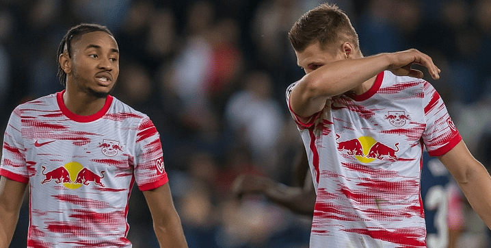 费耶诺德训练开放日；今晨刷新队史纪录引欢呼；德甲在即；更衣室氛围转暖