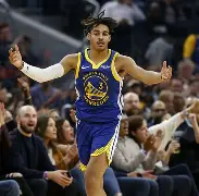 熊猫直播官网进入-西甲赛程吃紧，金州勇士冲刺阶段临场应变，管理层满意，训练强度明显提升